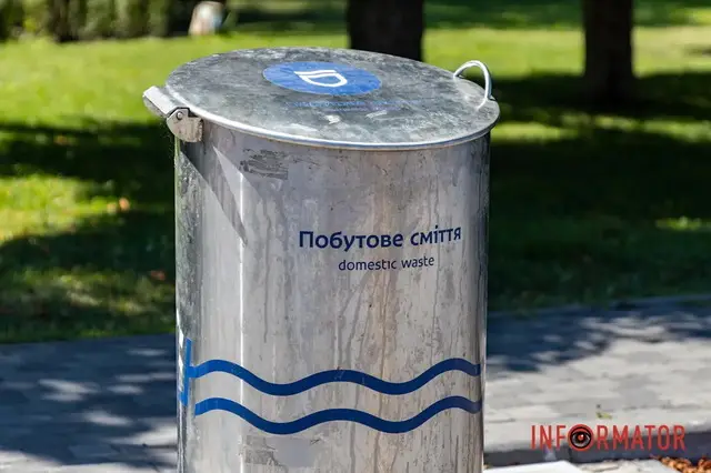 На Сонячній набережній у Дніпрі з’явилися сучасні підземні контейнери для сміття