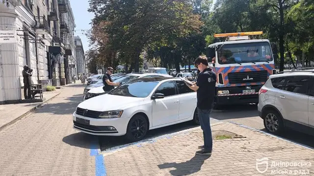 У Дніпрі тривають рейди: авто без номерів відправляють на штрафмайданчик